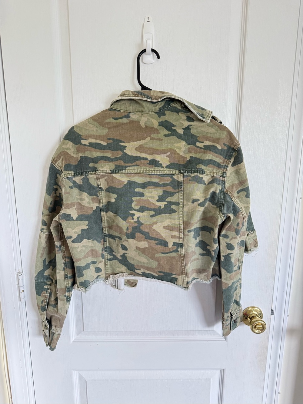 Free People Camo Cropped Denim Jacket - Picture 4 of 5